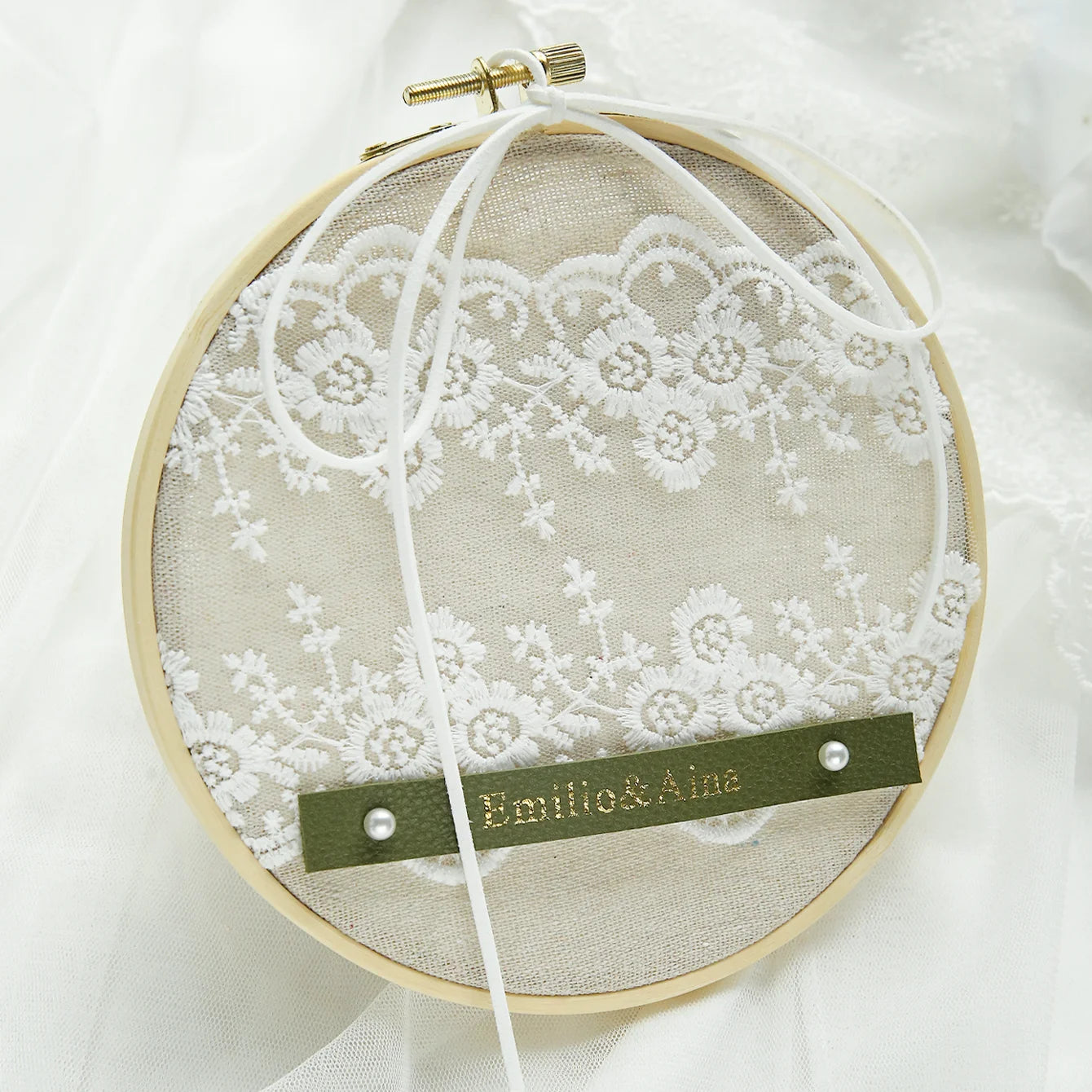 Coussin alliance monogramme doré tulle