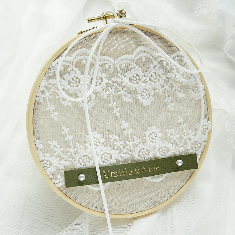 Coussin alliance monogramme doré tulle — Vert