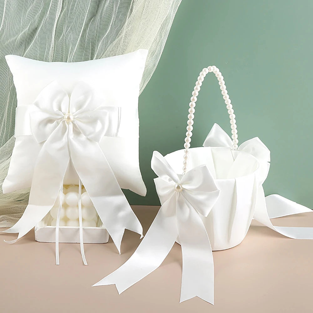 Coussin alliances satin blanc et panier