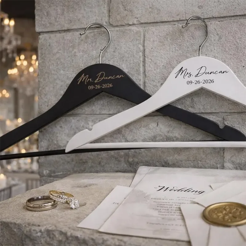 Cintre Personnalisé Mariage Noir ou Blanc