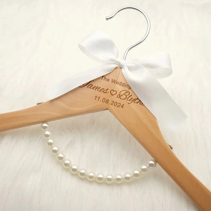 Cintre en Bois Personnalisé Mariage