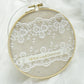 Coussin alliance monogramme doré tulle