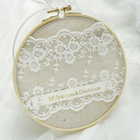 Coussin alliance monogramme doré tulle — Beige