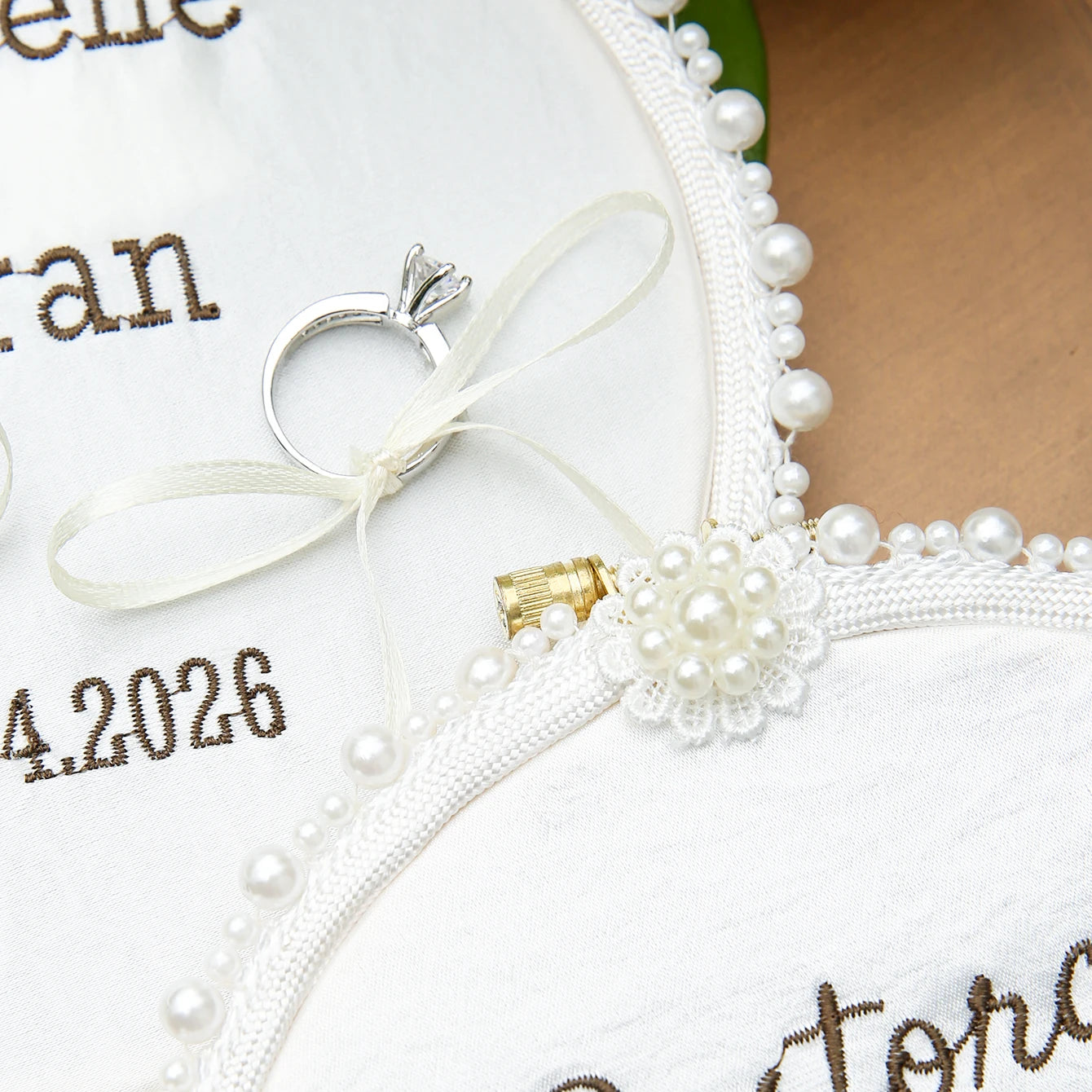 Porte alliance mariage brodé personnalisé