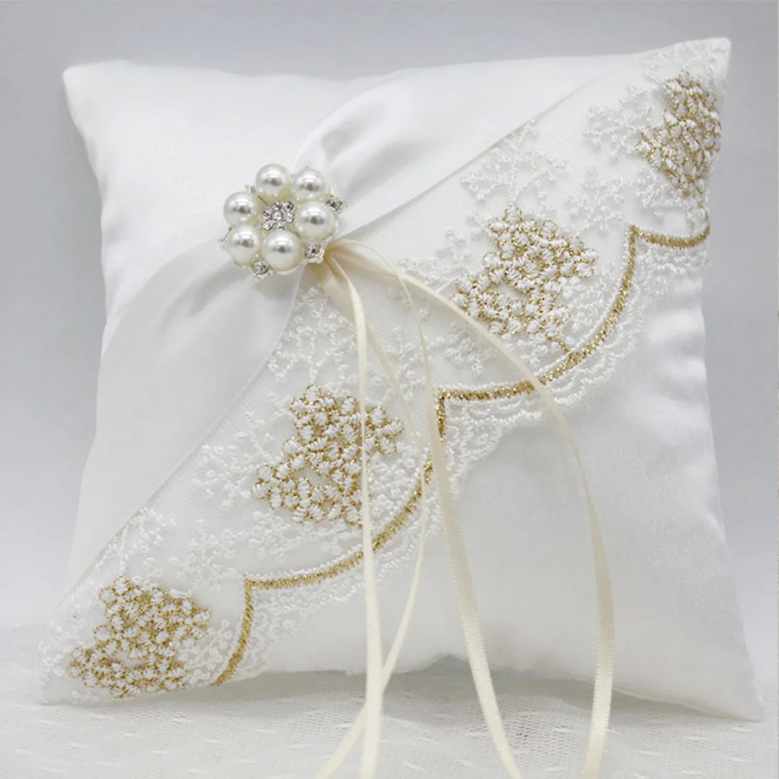 Coussin alliance perles et ruban