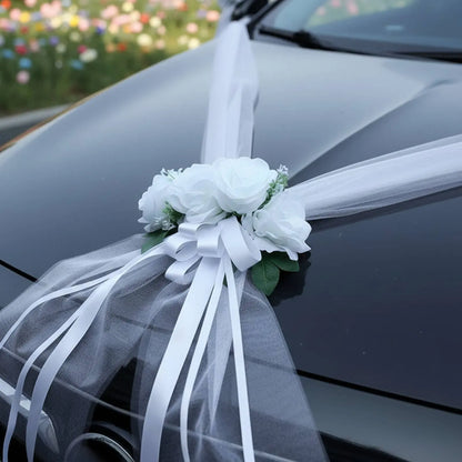 Décoration voiture mariage fleurs blanches
