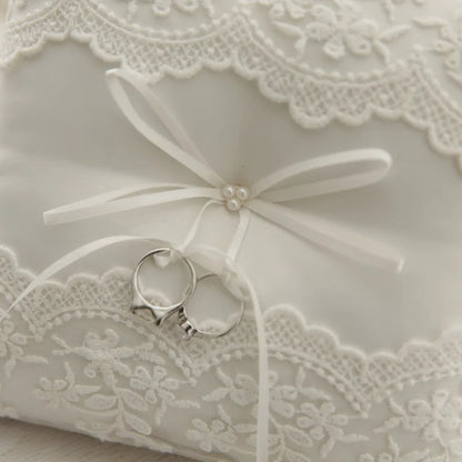 Coussin alliances dentelle et rubans satin — vue 3