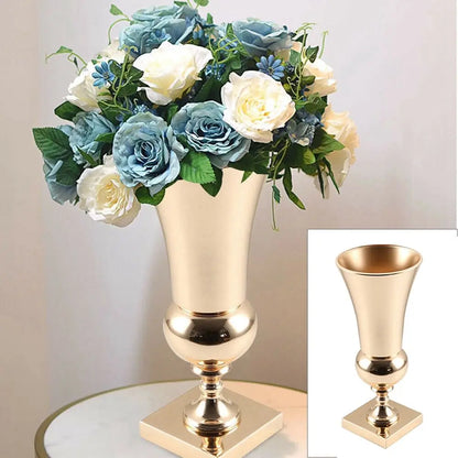 Grand vase doré en fer