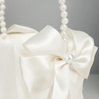 Coussin alliances satin blanc et panier — vue 3