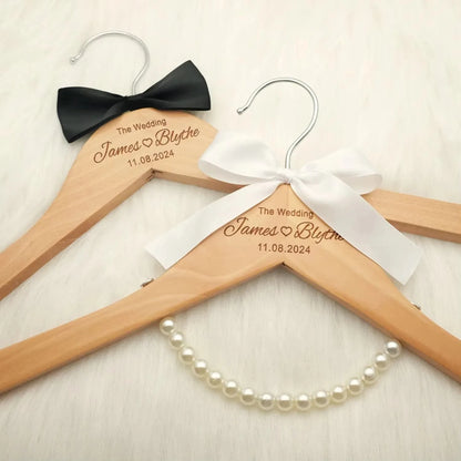Cintre en Bois Personnalisé Mariage