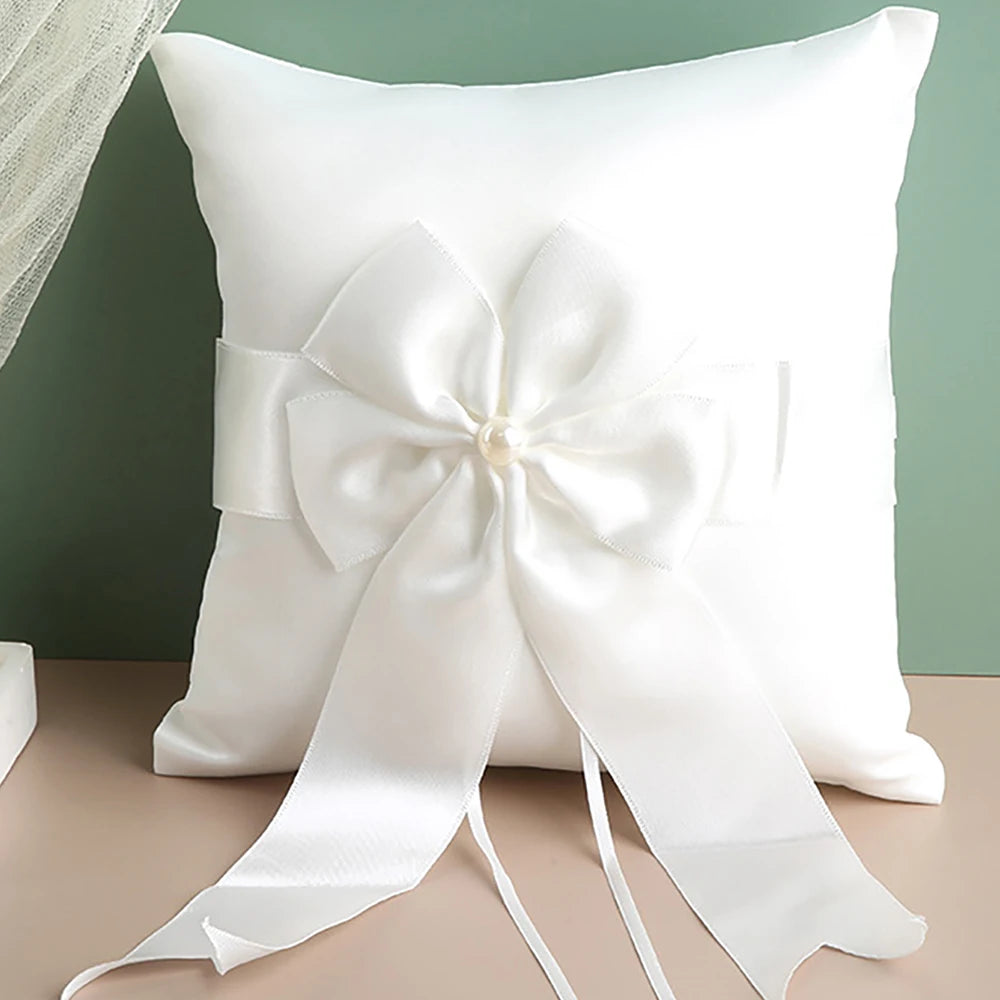 Coussin alliances satin blanc et panier — vue 6