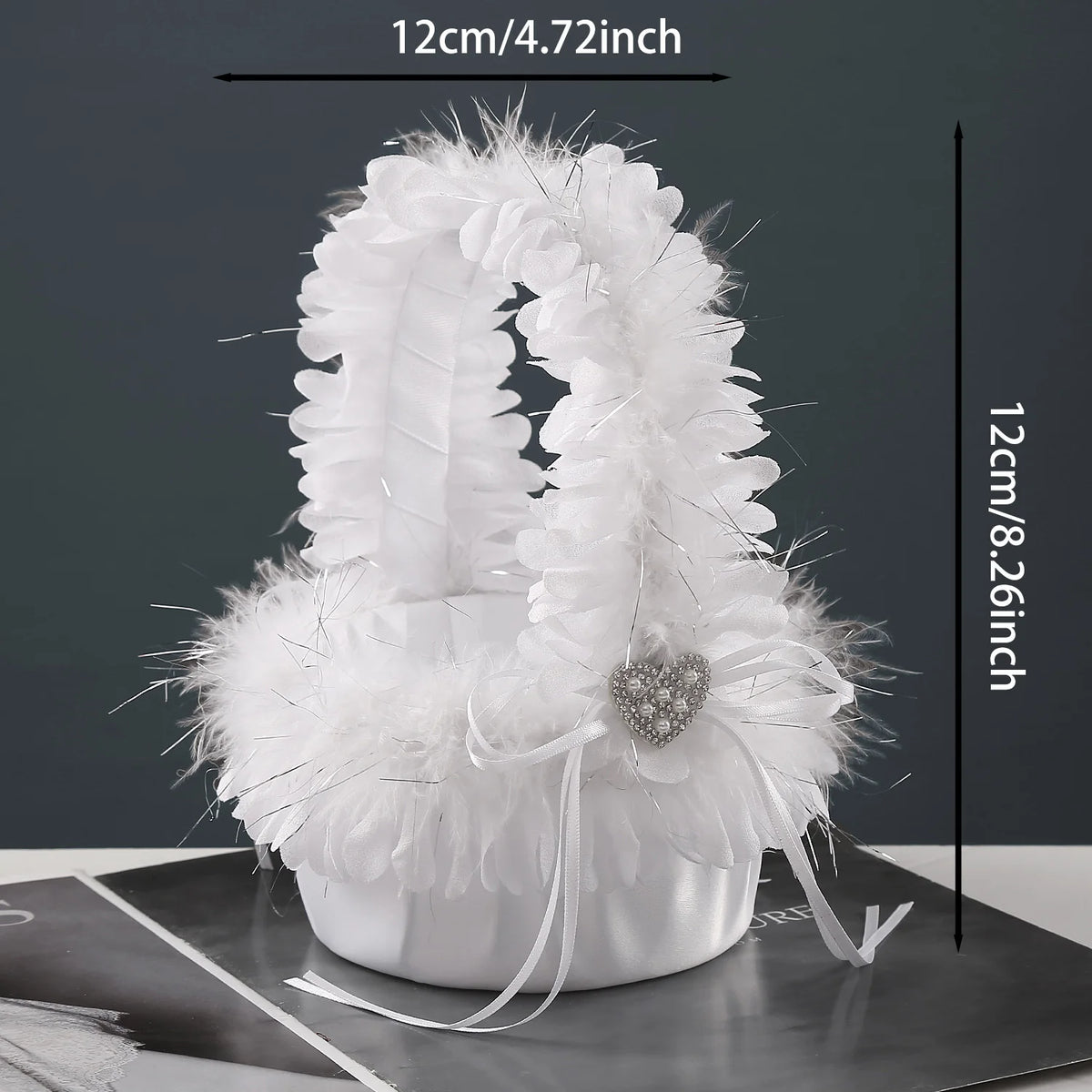 Panier fille d'honneur à plumes blanches