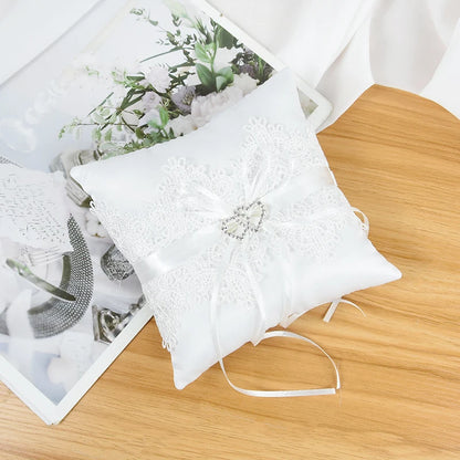 Coussin d'alliance dentelle blanche et nœud satin