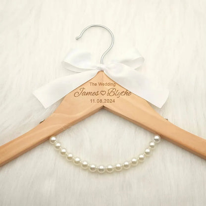 Cintre en Bois Personnalisé Mariage